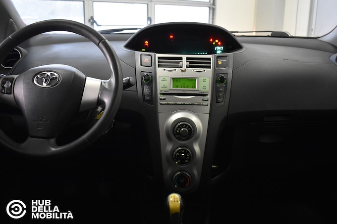 TOYOTA Yaris 1.0 5 porte